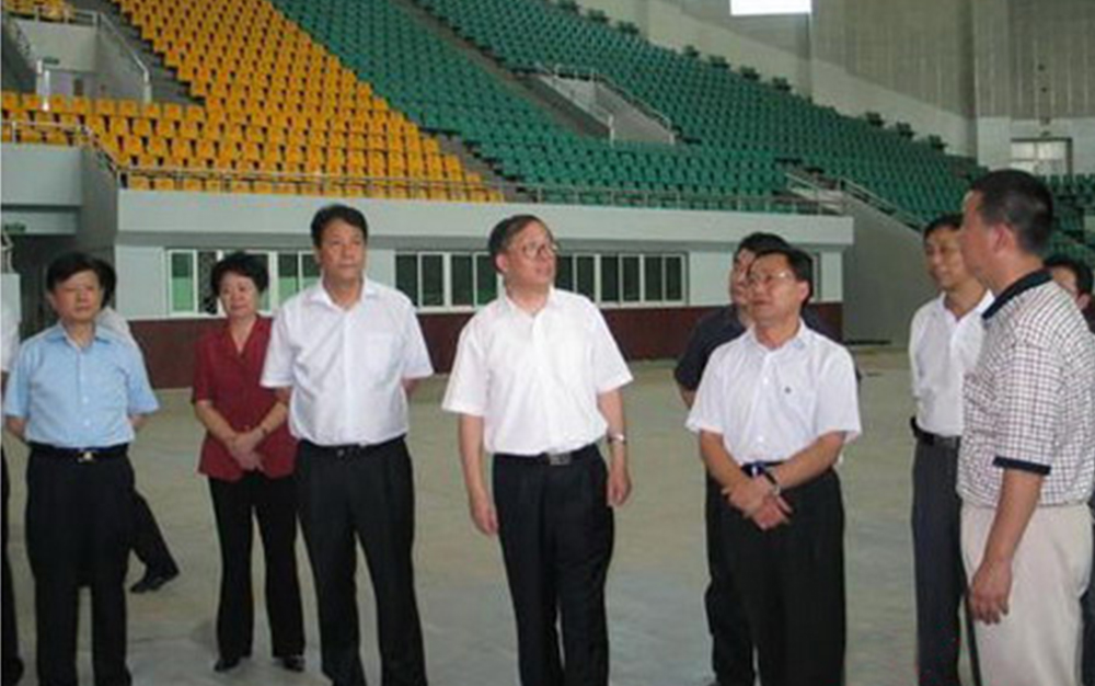 时任湖北省委书记、省人大主任李鸿忠视察万赢娱乐集团武当山体育馆项目部