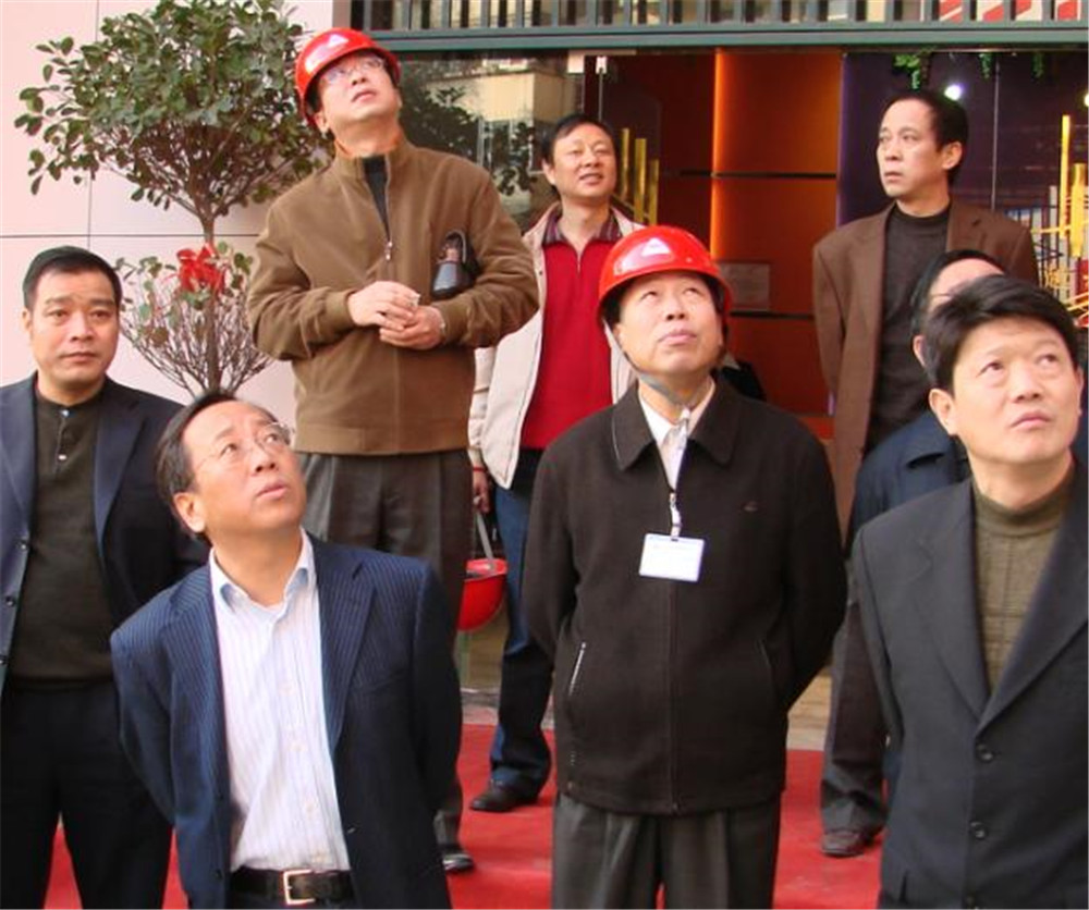 14时任湖北省建设厅厅长杨晓波参观万赢娱乐雅荷大厦